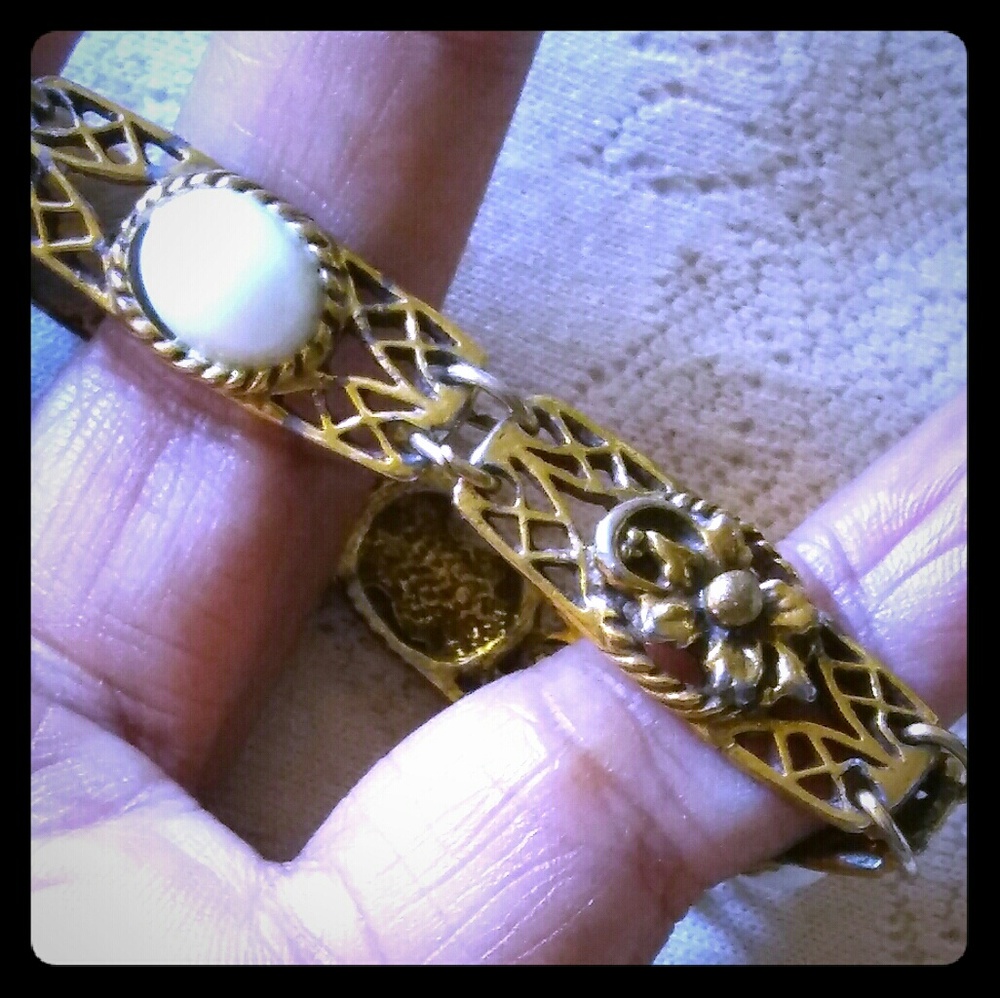 Vintage Goldette Filigree & Cabochon Bracelet - Picture 4 of 8